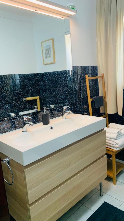 Beautiful Private Room Next To Lisbon - New Paco de Arcos Luaran gambar