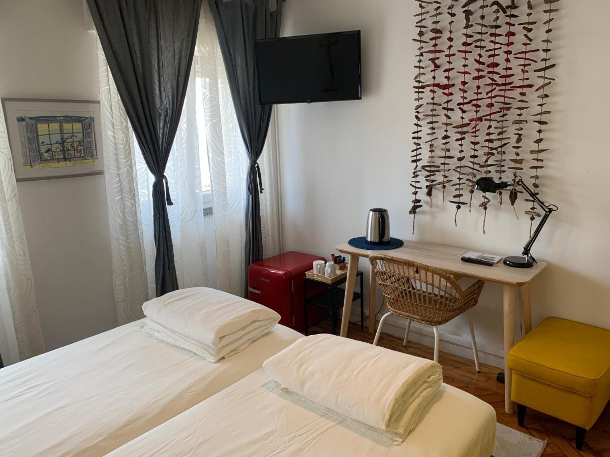 Beautiful Private Room Next To Lisbon - New Paco de Arcos Luaran gambar